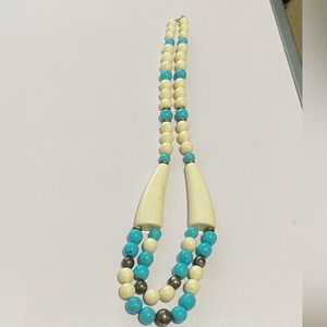 Elegant vintage Cream and Blue Beaded Necklace
